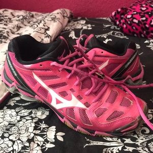 Women’s Mizuno volleyball shoes